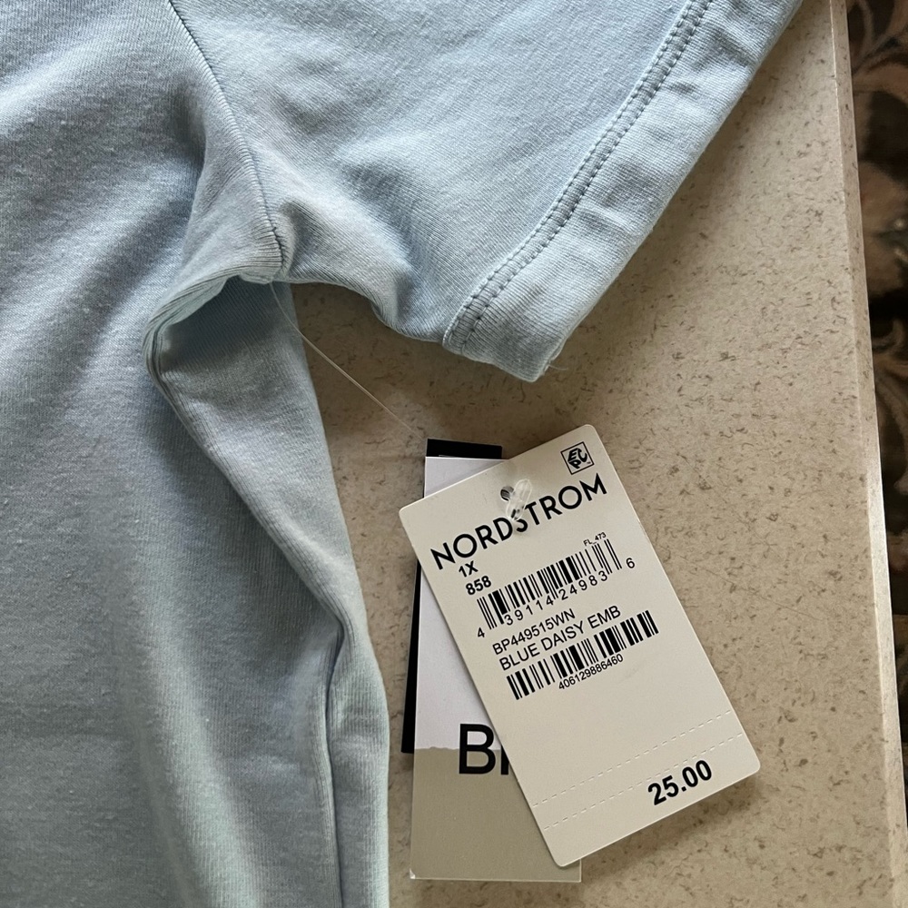 NWT - BP size XL crop top baby blue with a cute white Daisy! - Picture 3 of 5
